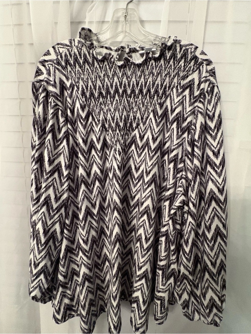 LuLaRoe Striped 2X Clara Smocked Top 2XL Black and White zigzag stripes